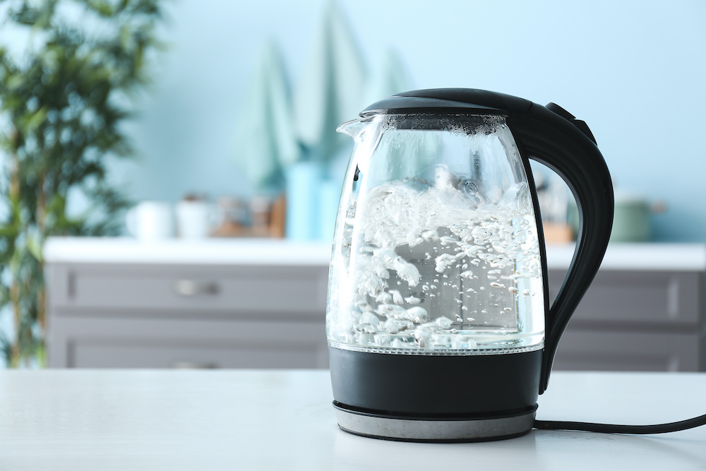 electric-kettle-boiling-water